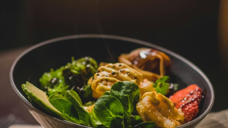 Delicious grilled shrimp salad with fresh vegetables, perfect for a healthy meal.